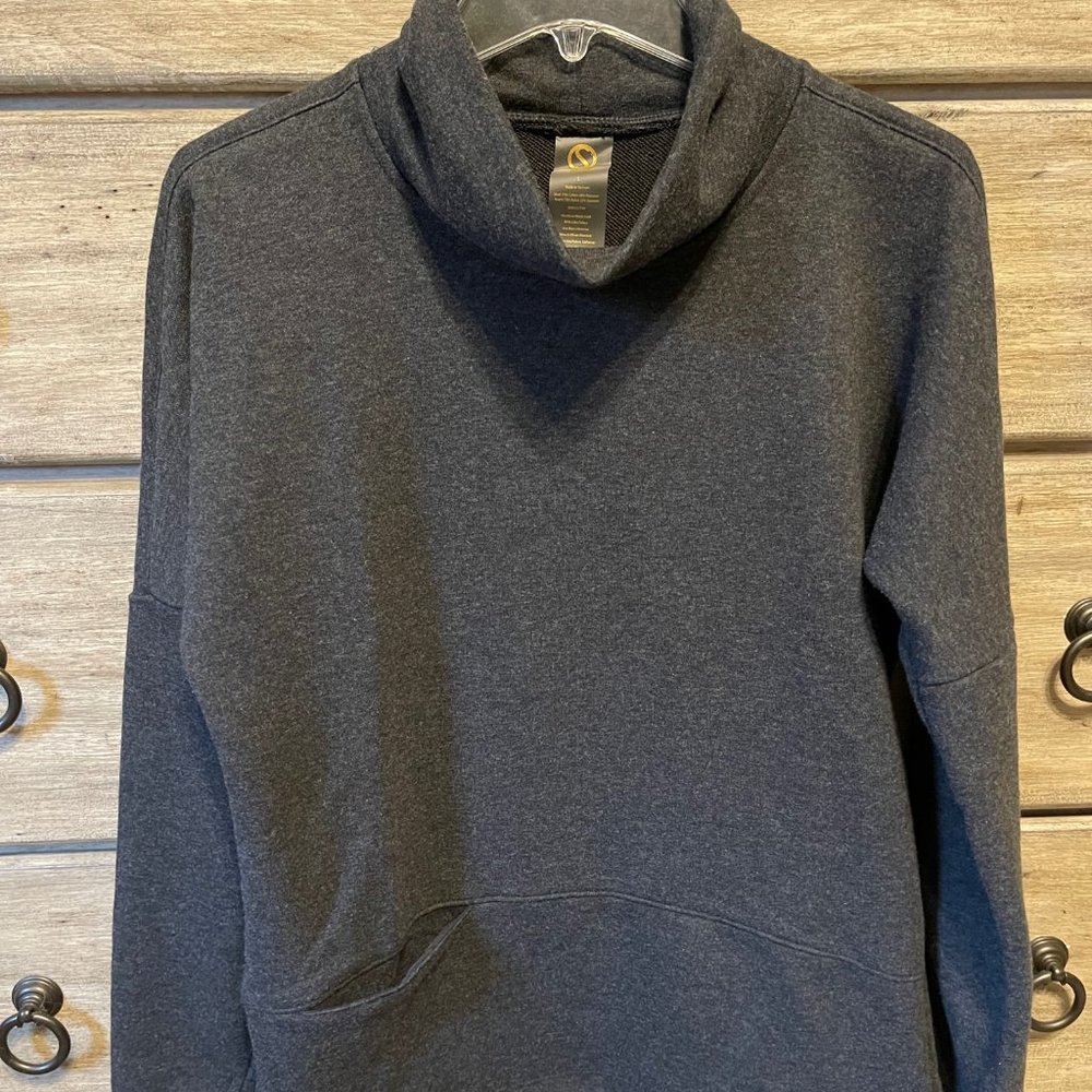 SHAPE Size Small Sweatshirt